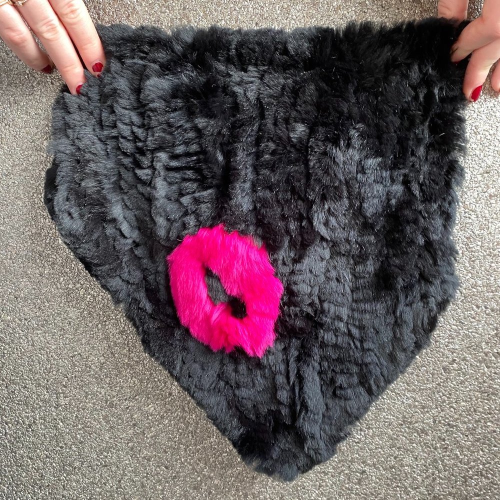 Black neck scarf with kiss